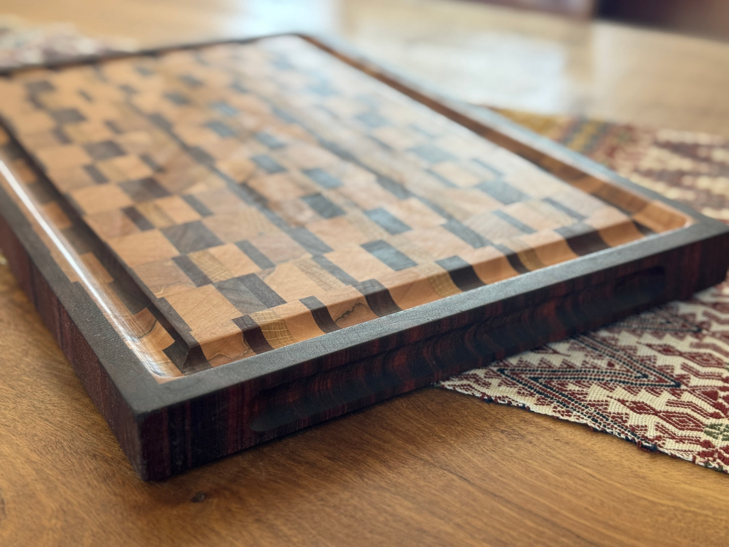 End grain Chaos Pattern Cutting Board