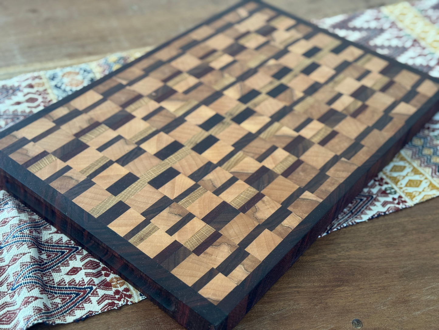 End grain Chaos Pattern Cutting Board