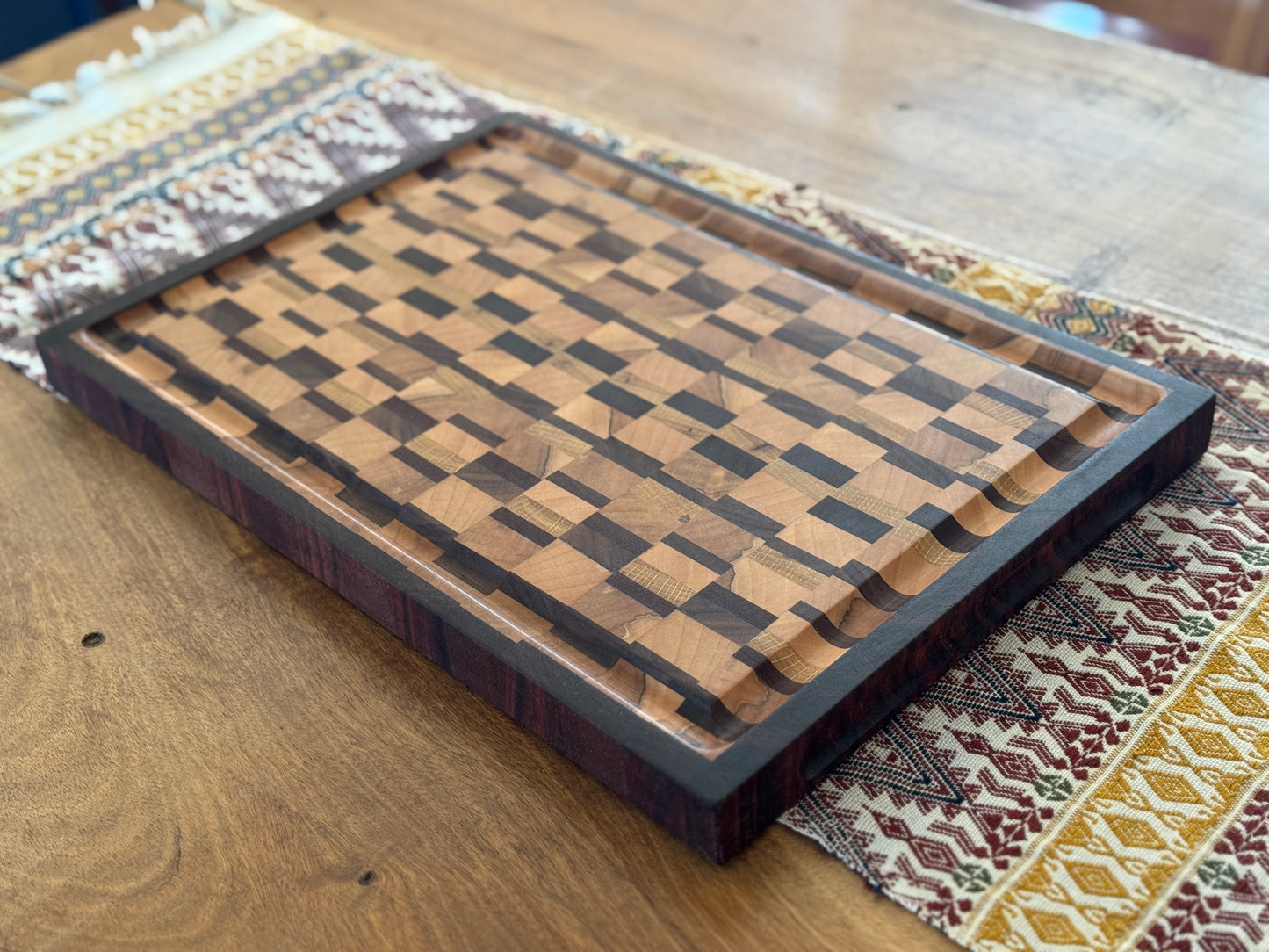 End grain Chaos Pattern Cutting Board