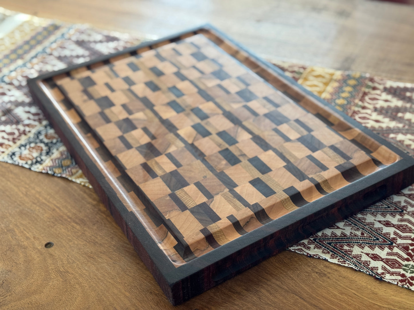 End grain Chaos Pattern Cutting Board
