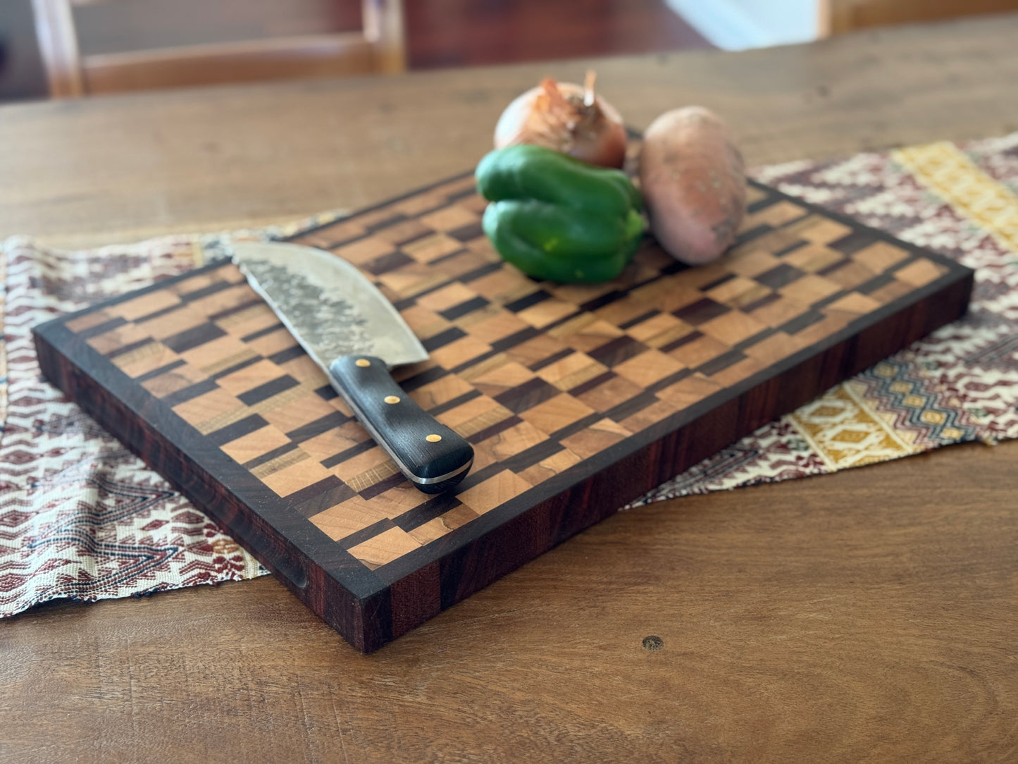 End grain Chaos Pattern Cutting Board